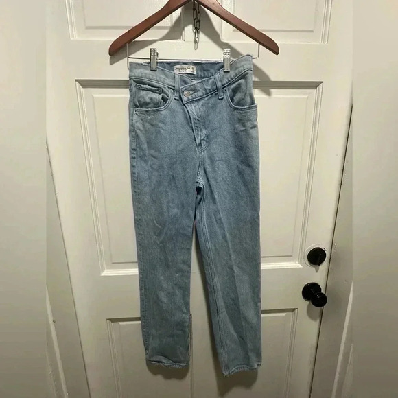 Abercrombie and Fitch 90s Straight Ultra High Rise Jeans Size 2 EUC - Picture 2 of 4